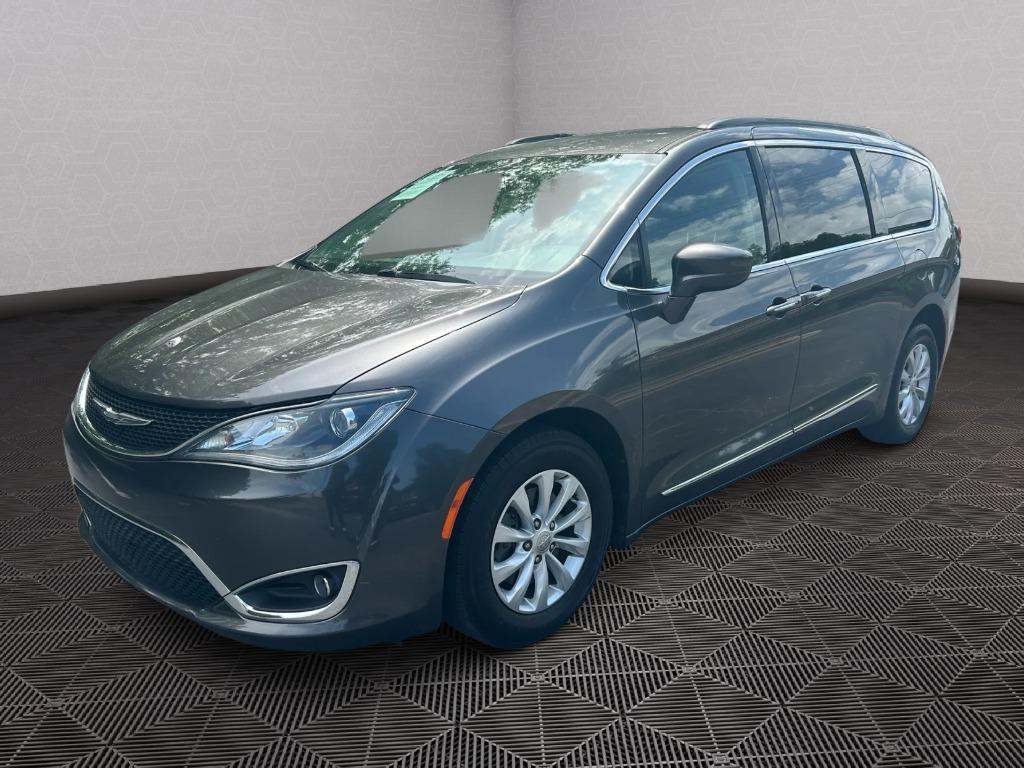 2017 Chrysler Pacifica Touring-L's photo